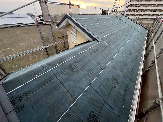 高砂市　屋根のルーフィング作業